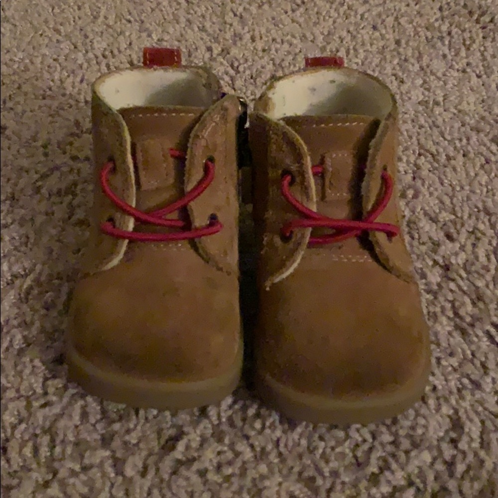 Kid ugg shoes
